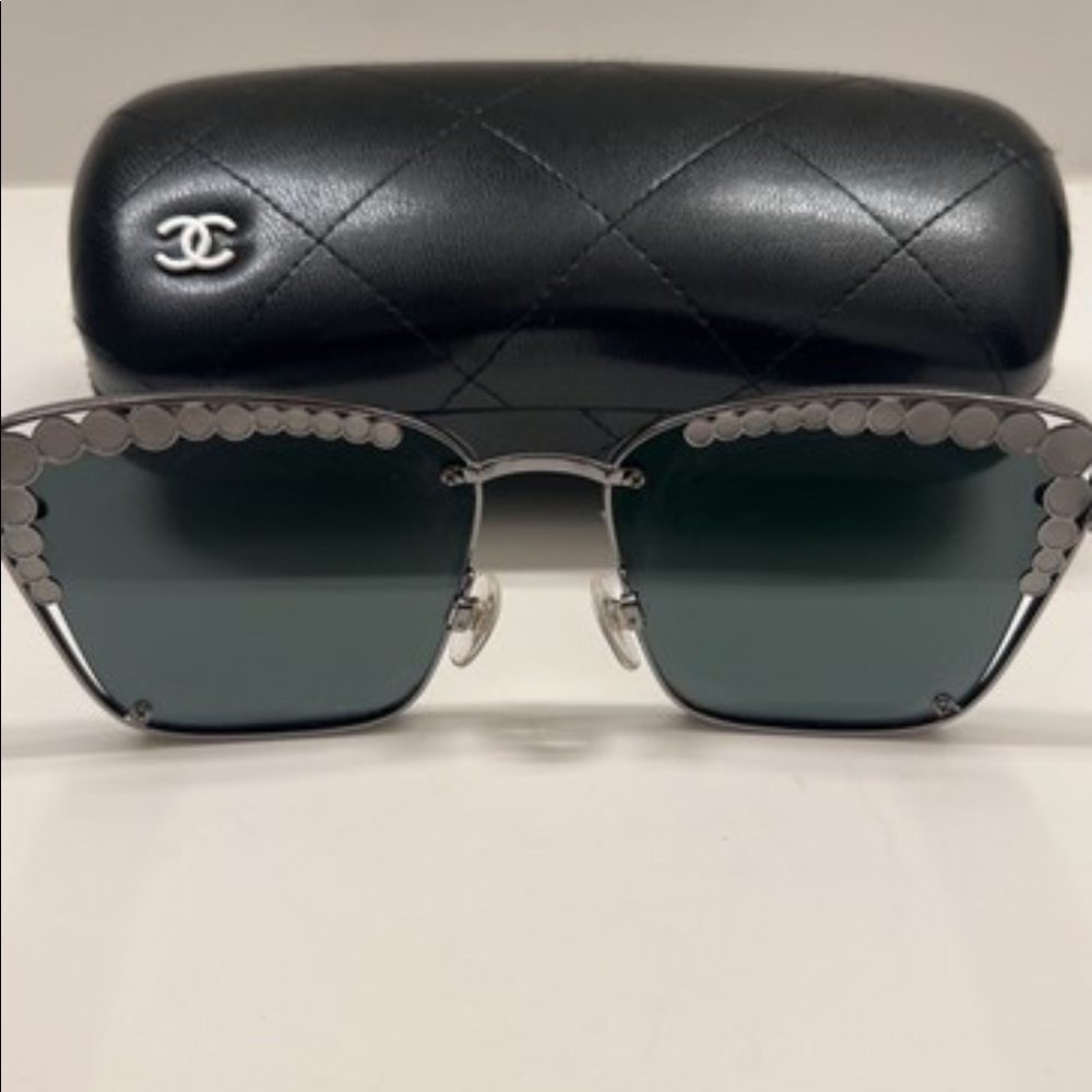 Chanel Square Frame Pearl Sunglasses 4235-H - Picture 5 of 11